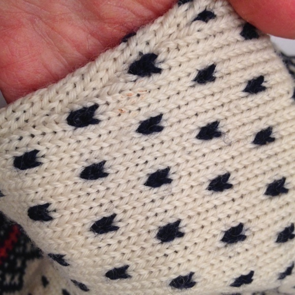 Dale of Norway wool snowflakes sweater - Picture 8 of 8